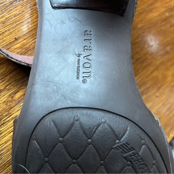 Aravon shoes by New Balance. Snakeskin pattern adjustable toe and ankle strap - Picture 6 of 6